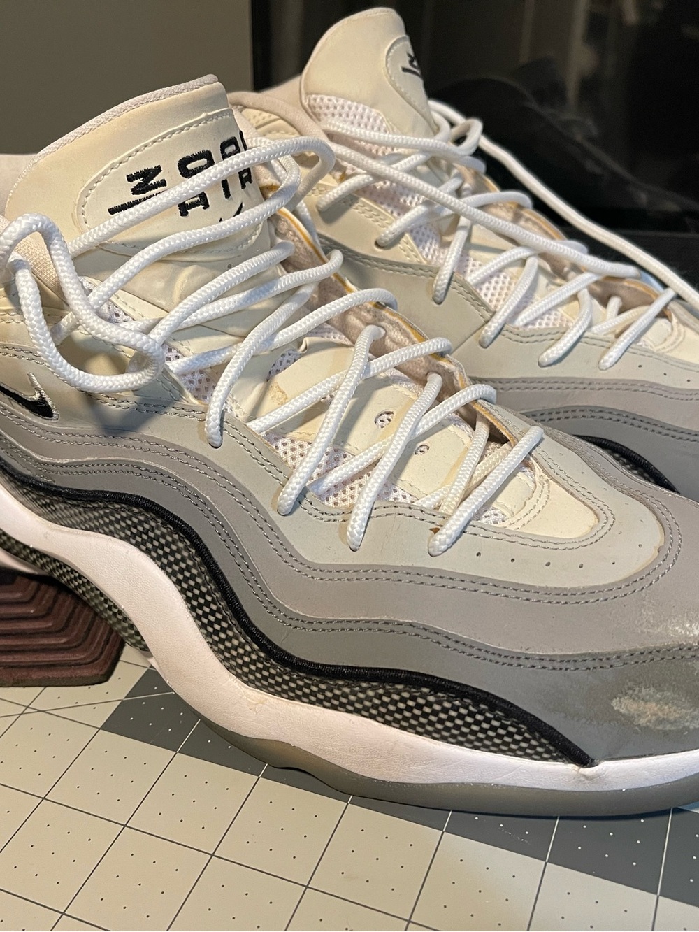 Nike Men’s White and Gray Wave Runner Sneakers